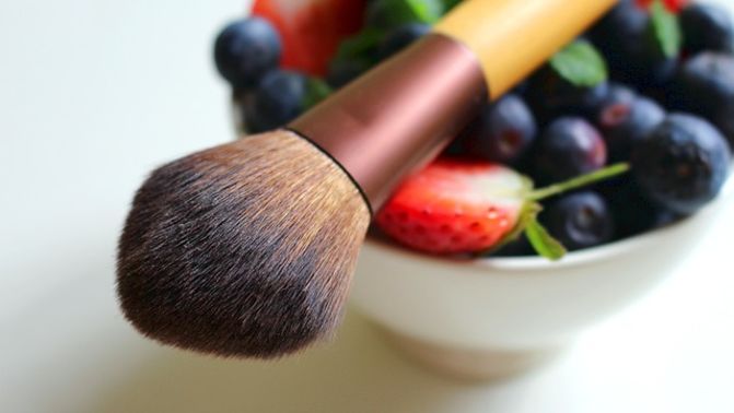 How to Clean Your Makeup Brushes